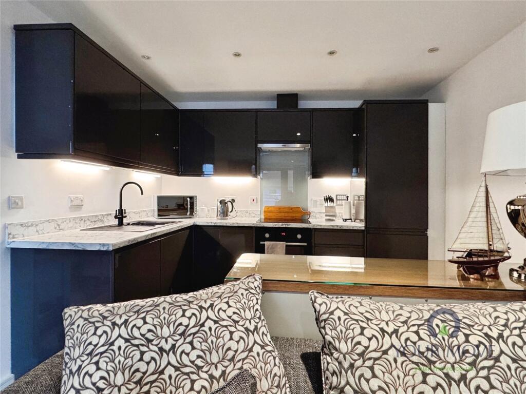 Apartment in Eastbourne, East Sussex - View 2