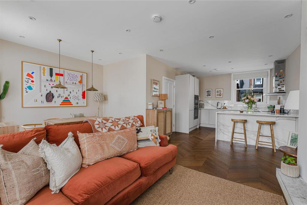 Apartment in London - View 5