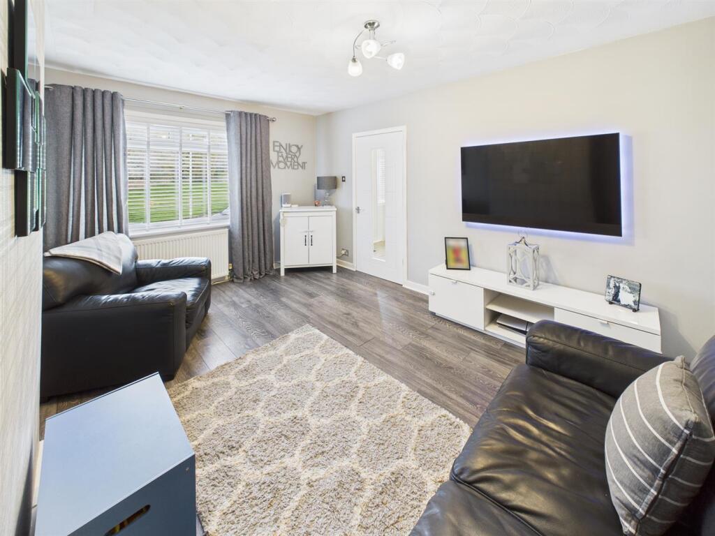 Spruce Avenue, Johnstone - View 2