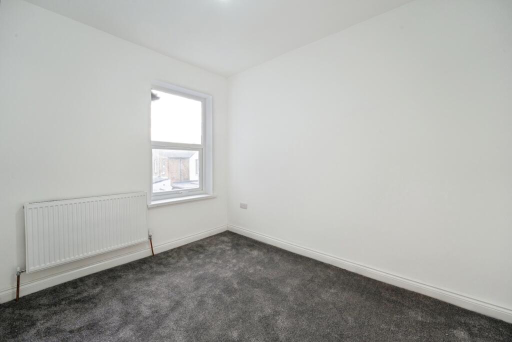 House in London, Leyton - More