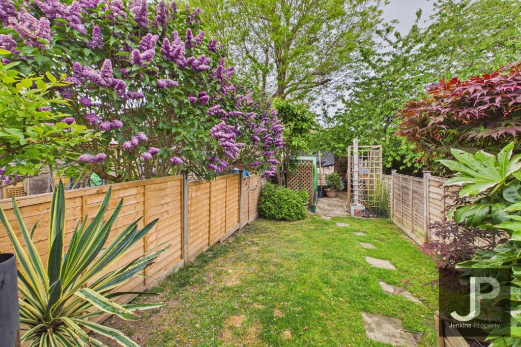 £280,000 - £300,000 Hawthorn Avenue, Brentwood photo 3