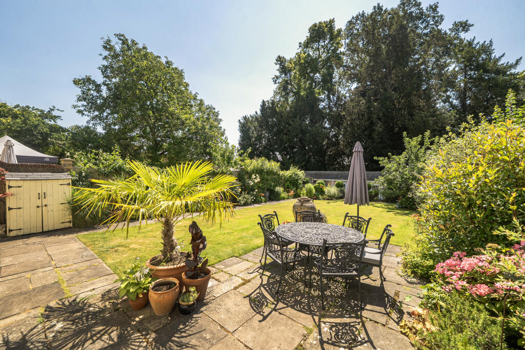 House in Southampton - More