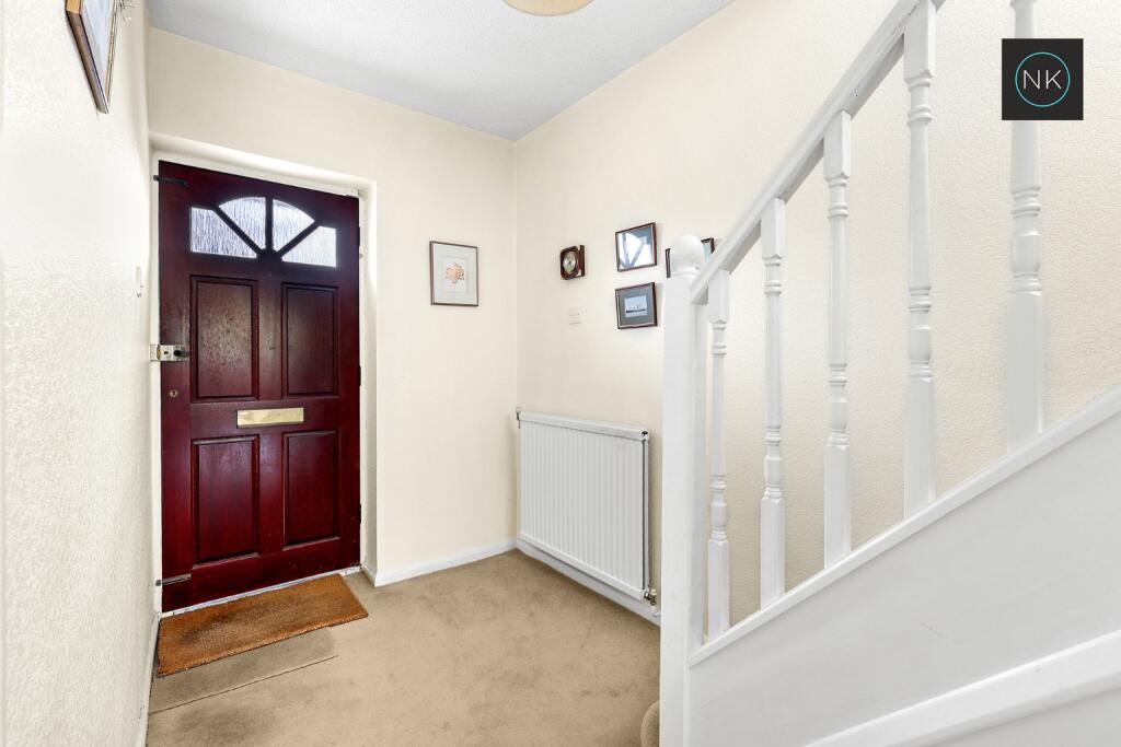 House in Epping Forest, Theydon Bois - More