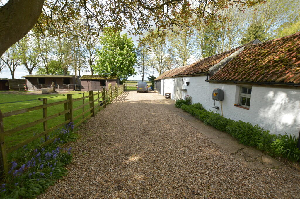 House in East Lindsey, East Keal - View 3