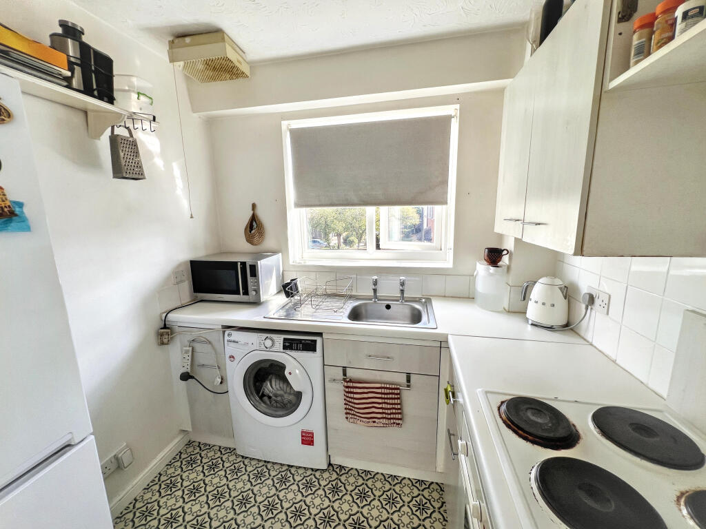 Apartment in Watford - More
