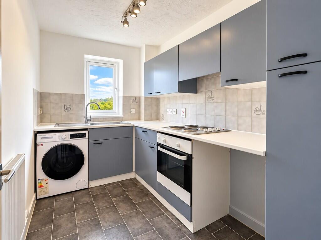 Apartment in Hemel Hempstead - View 2