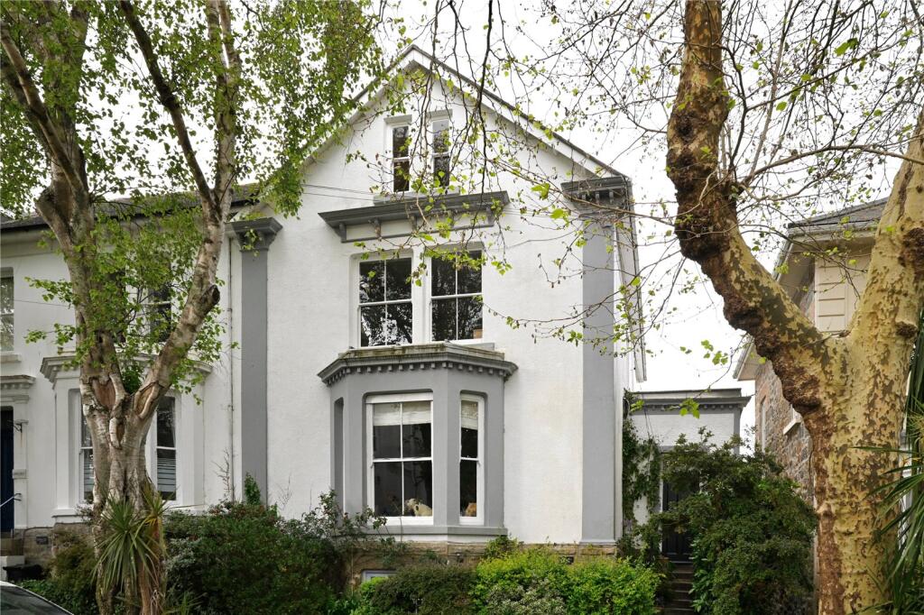 3 bedroom apartment in Penzance, great location, 