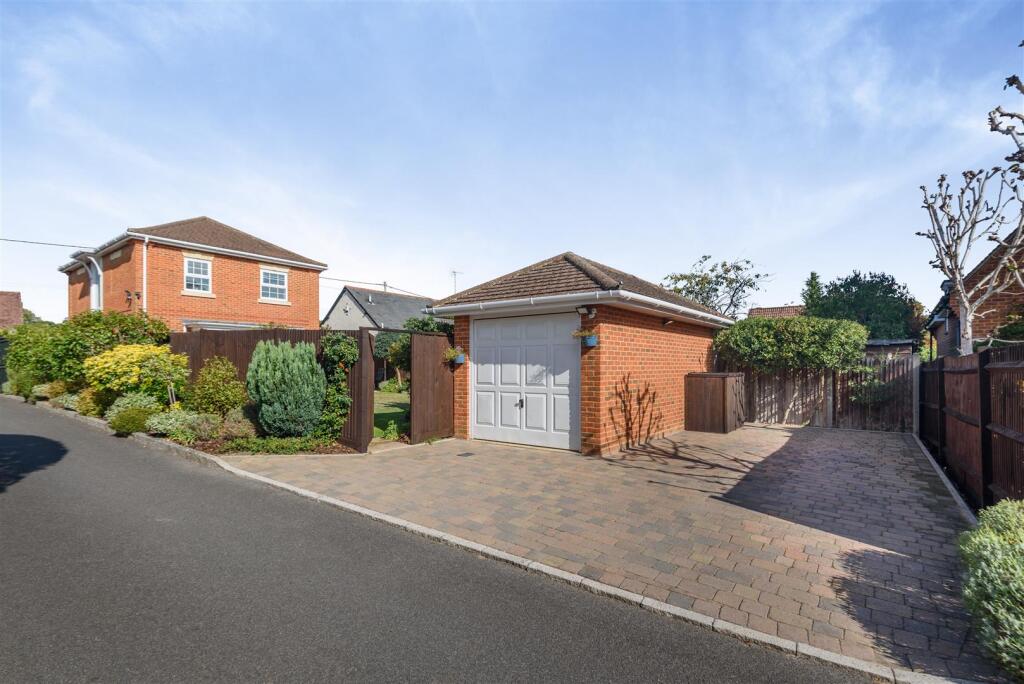 House in Guildford - View 2