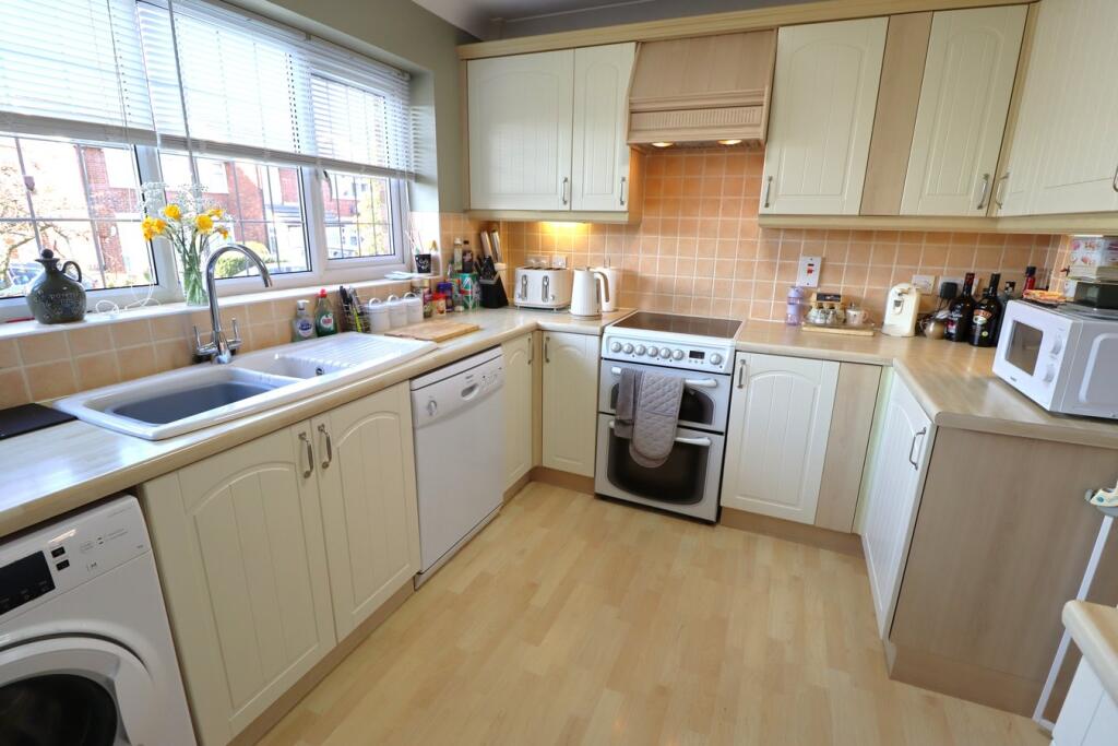 Glebe Drive, Rayleigh, SS6 photo 4