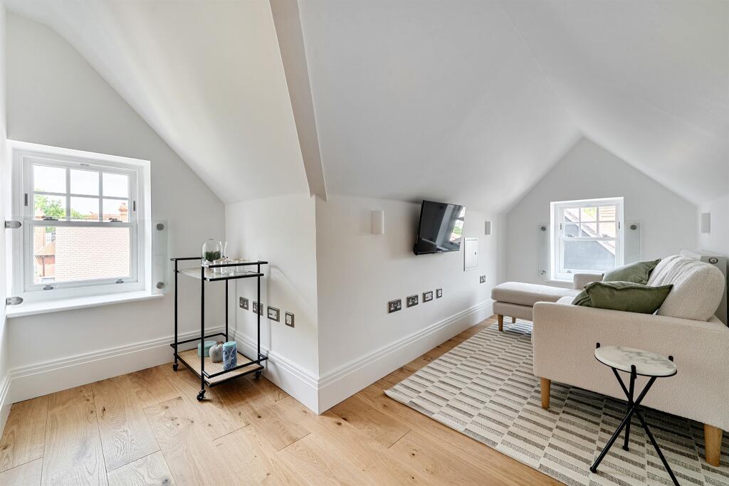 Apartment in Dorney Reach, Taplow - View 5