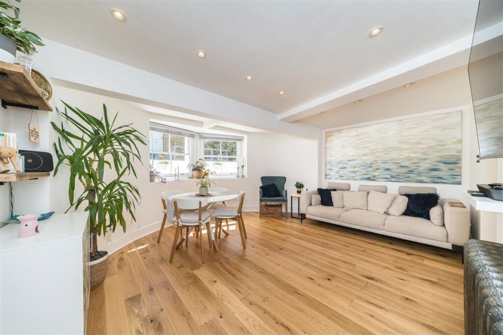 Clapham Common South Side, Clapham - View 3