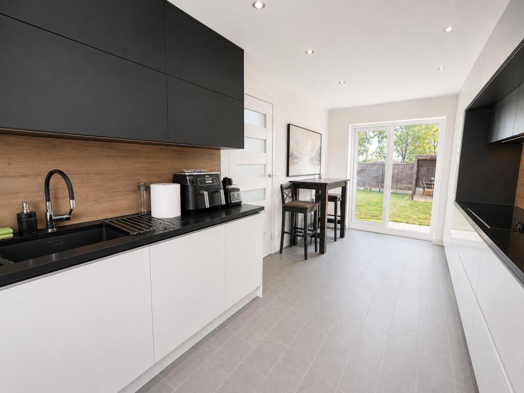 House in Lincoln - View 3
