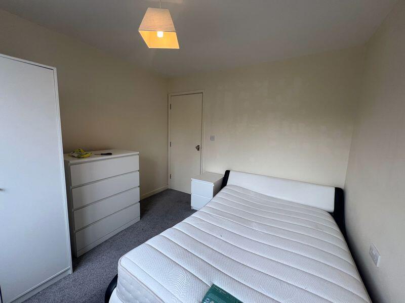 5 bedroom detached house for rent