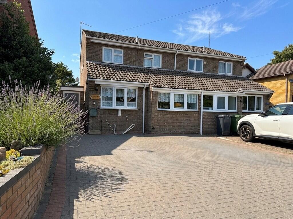 Main image of property: Generous living areas & off-road parking in sought after Stepshort, Belton