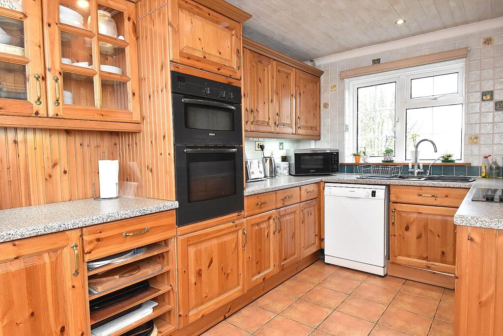 Additional image 7 of Park Road, Henstridge, Templecombe, Somerset, BA8