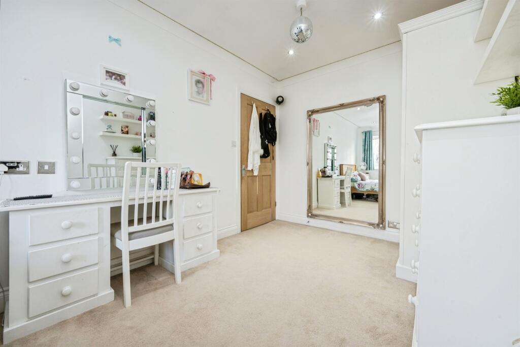 Additional image 24 of Mount Drive, Park Street, St. Albans