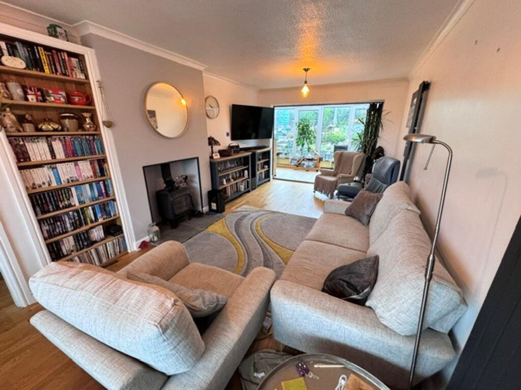 House in High Peak, Chapel-en-le-Frith - More