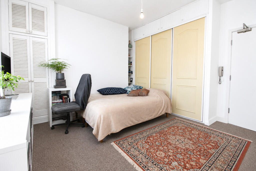 Apartment in Brighton - View 5