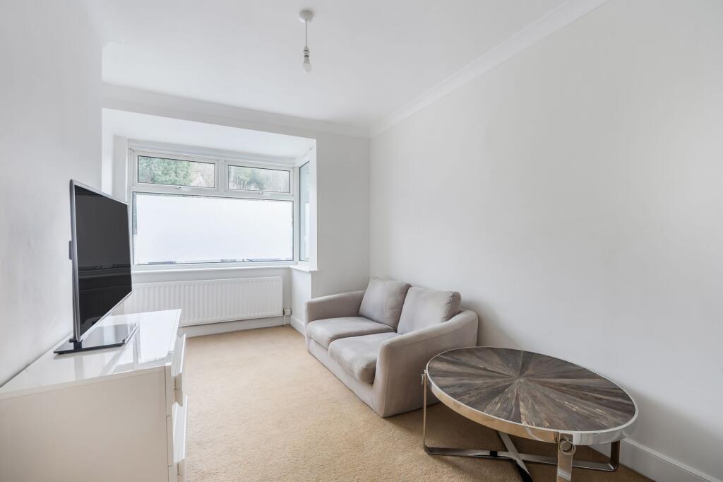 House in Tandridge, Whyteleafe - View 2