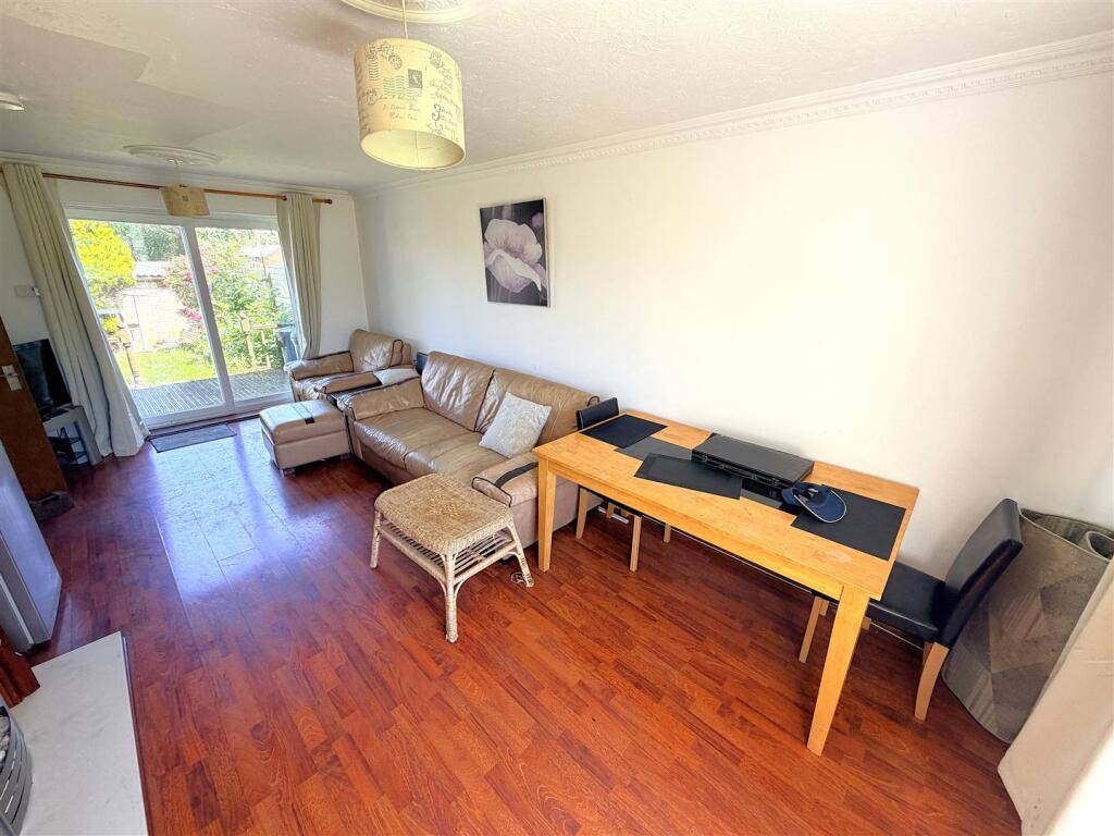 House in Corby, North Northamptonshire - View 4