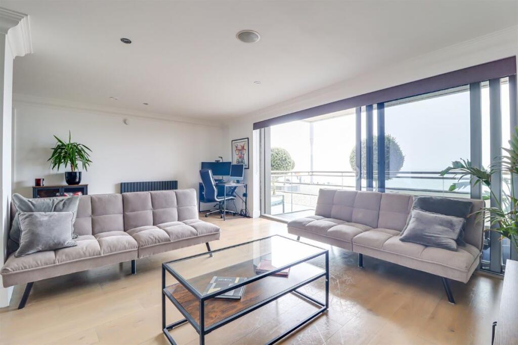 S2 The Shore, 22-23 The Leas, Westcliff-on-Sea, Essex, SS0 8FF photo 3