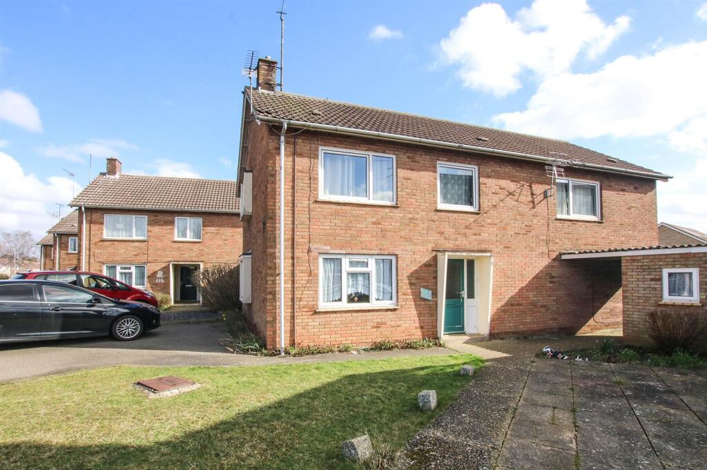 2-bed flat on Manderston Road, Newmarket, £199,995