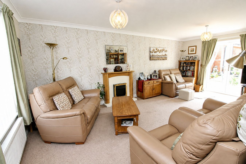 House in Stevenage, Stotfold - View 4