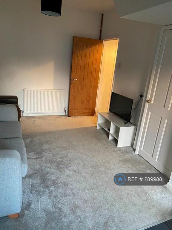 4 bedroom semi-detached house for rent