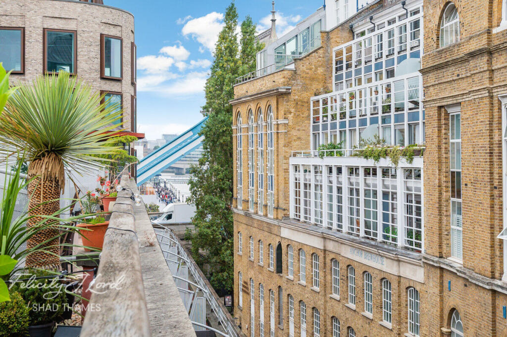 Compass Court, Shad Thames, SE1 photo 4