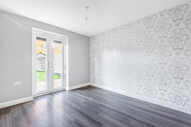Hennessy Crescent, Newbury - View 4