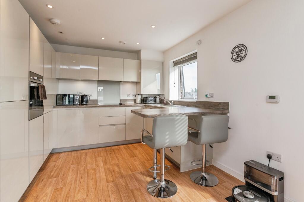 Apartment in Romford - More