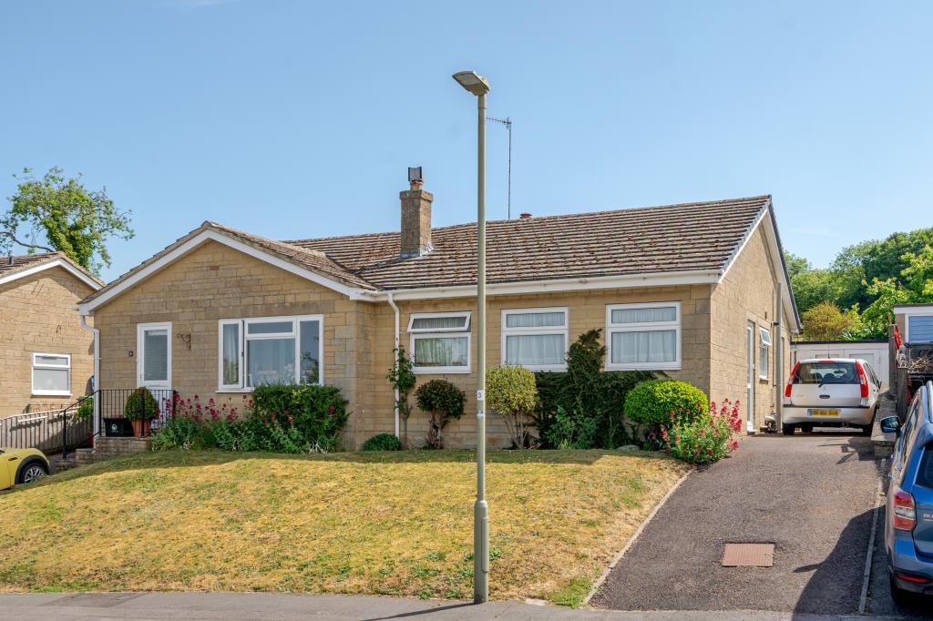 2-bed semi-detached on Chipping Norton, Oxfordshire, OX7, £335,000