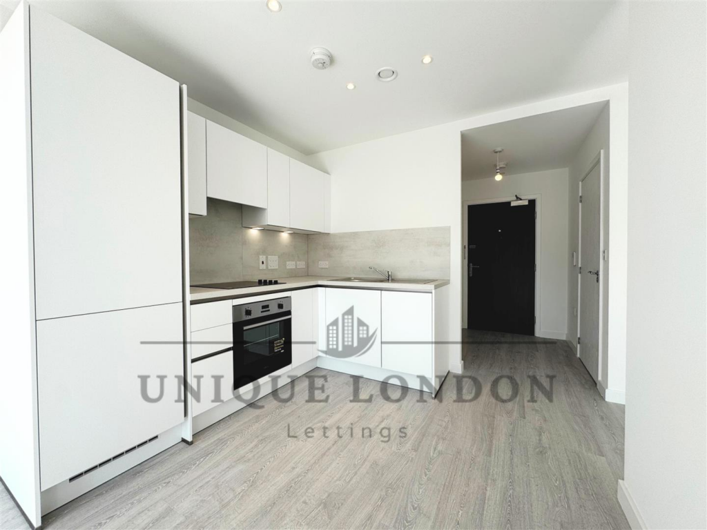 Apartment in Southall - View 4