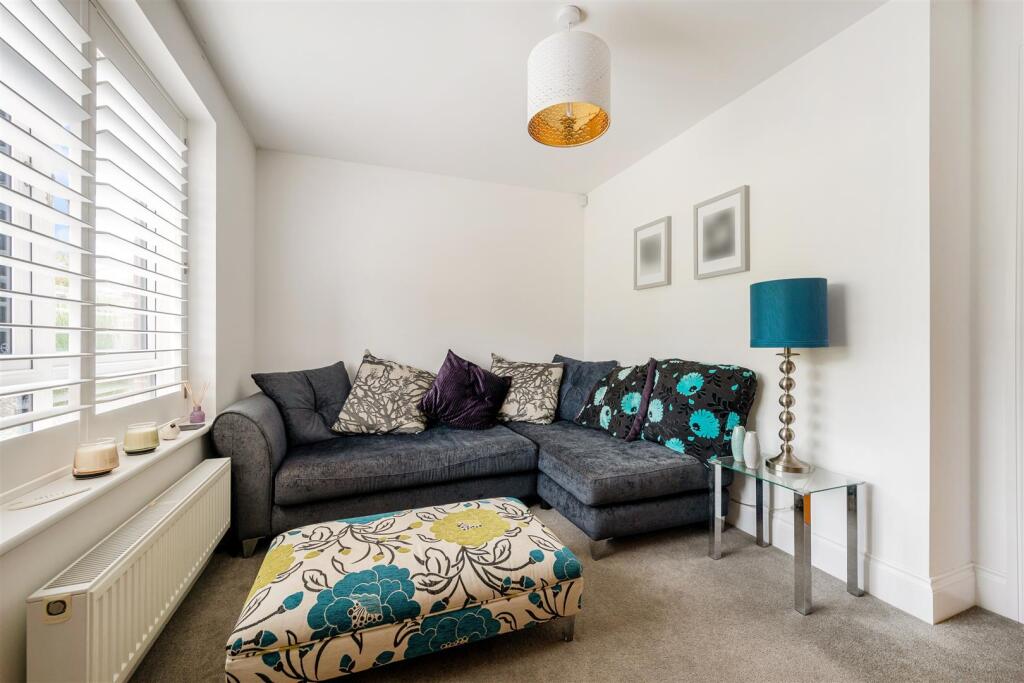 House in Havant, Hampshire - View 4