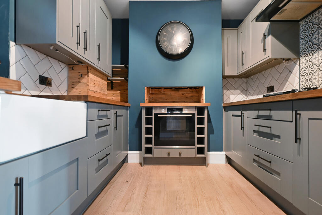 House in Leeds, Horsforth - More