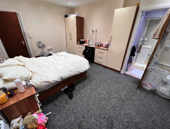 House in Leeds, West Yorkshire - More