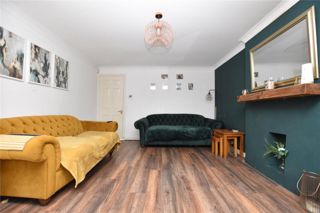 House in Leeds, Upper Green, Morley - More