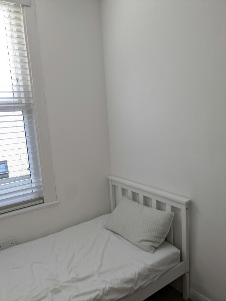 Single Bed LL.jpg