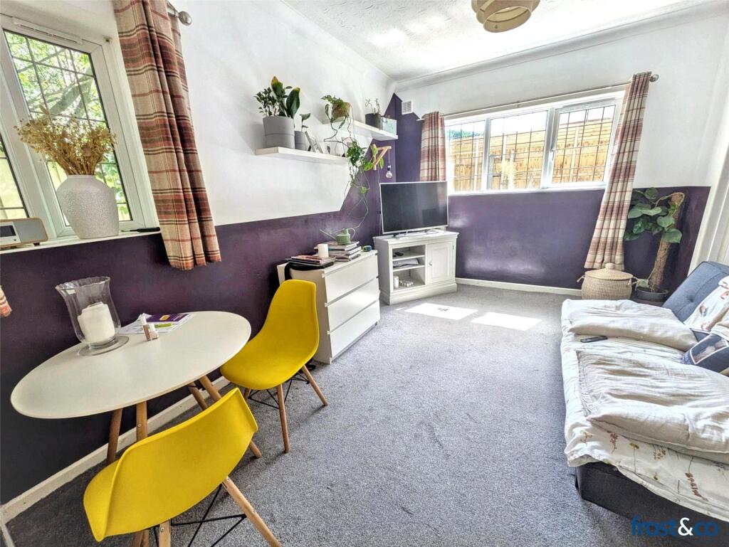 Apartment in Poole, Foxholes - View 2