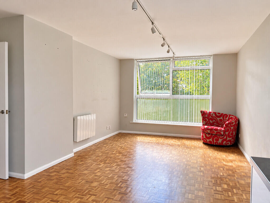 Apartment in London, Hanwell - View 5