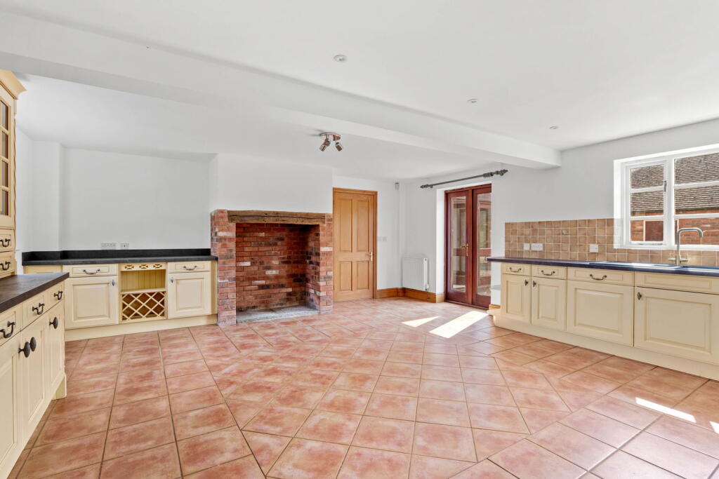 Littlewood, Abbots Morton, Worcestershire. WR7 4NA - View 5