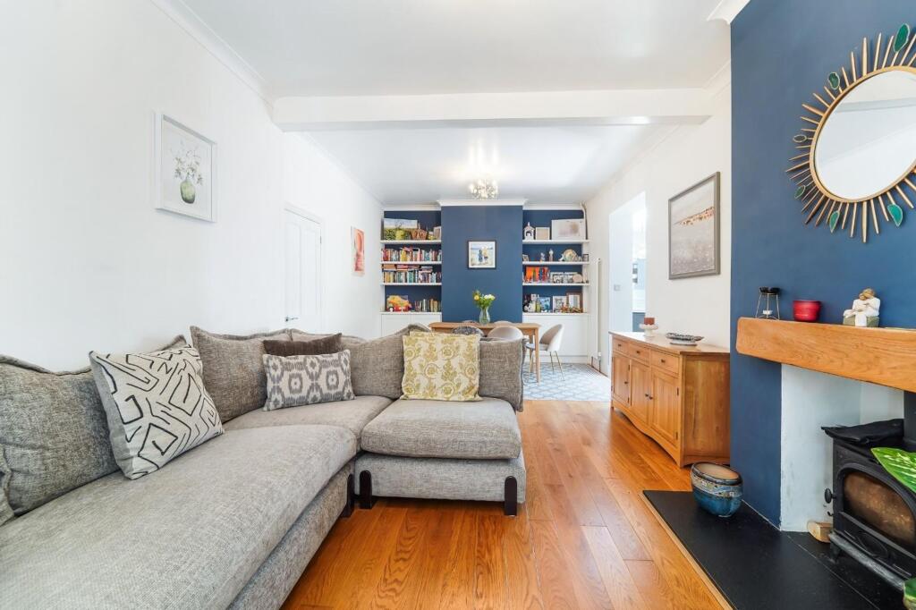 House in Reigate and Banstead, Tadworth - More