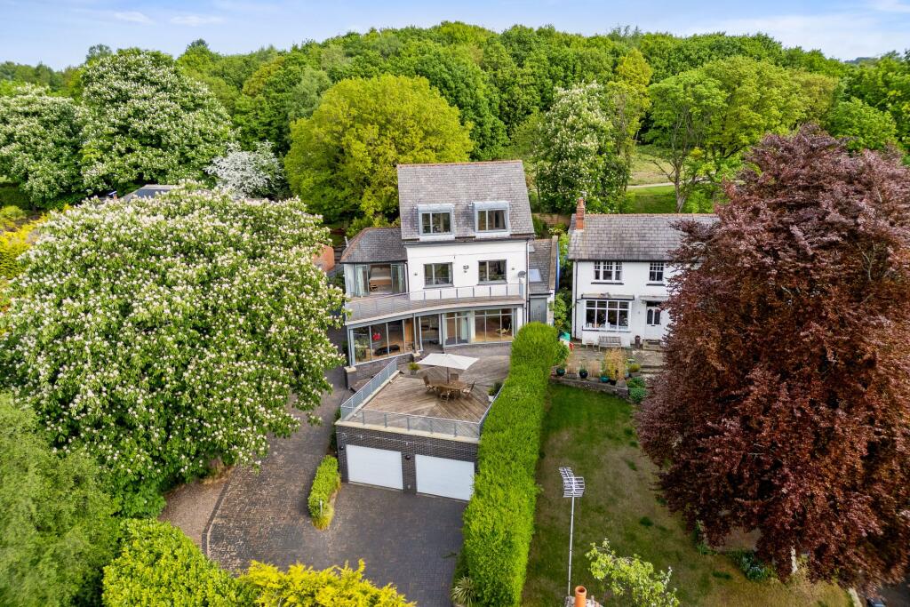 Croft House, Princess Road, Lostock – 6-Bedroom Home with 1-Bedroom Self-Contained Annexe & Golf Course Views