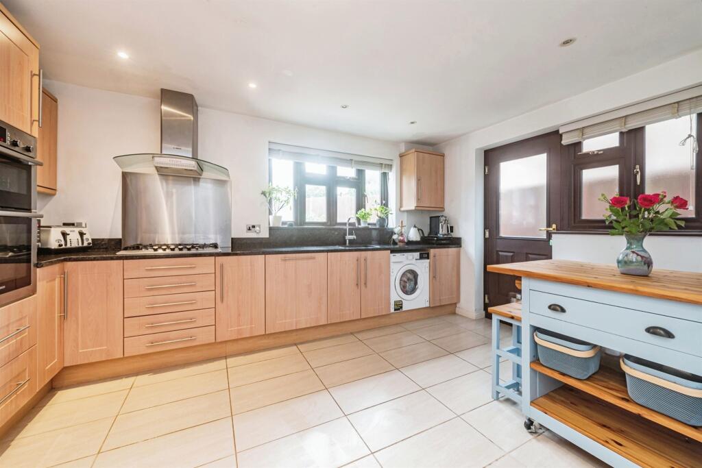 House in Basingstoke and Deane, Basingstoke - View 3