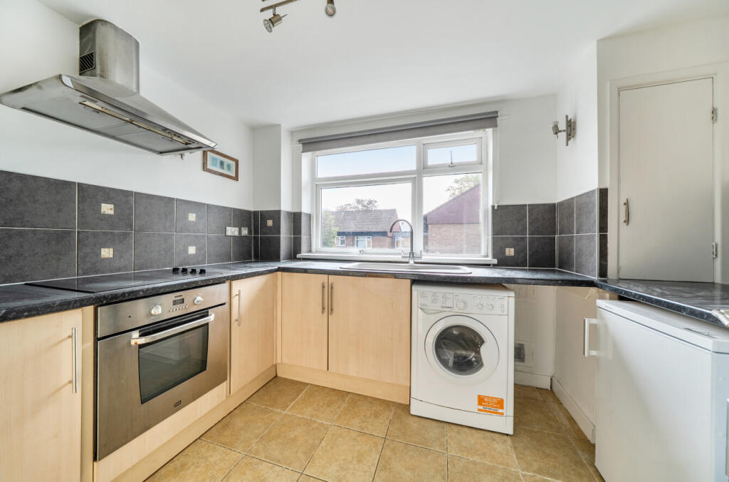 Apartment in Cambridge, Petersfield - View 4