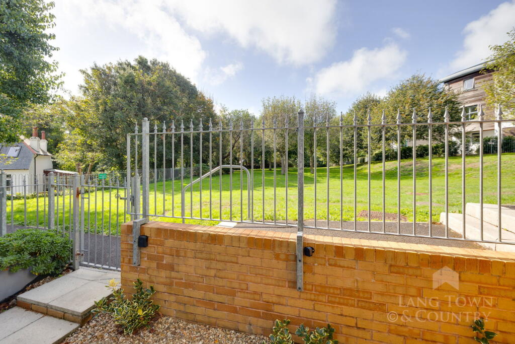 House in Plymouth, Stoke - View 2