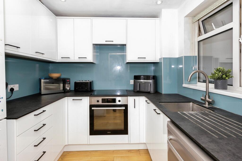 Southampton Road, Portsmouth, Hampshire, PO6 photo 3