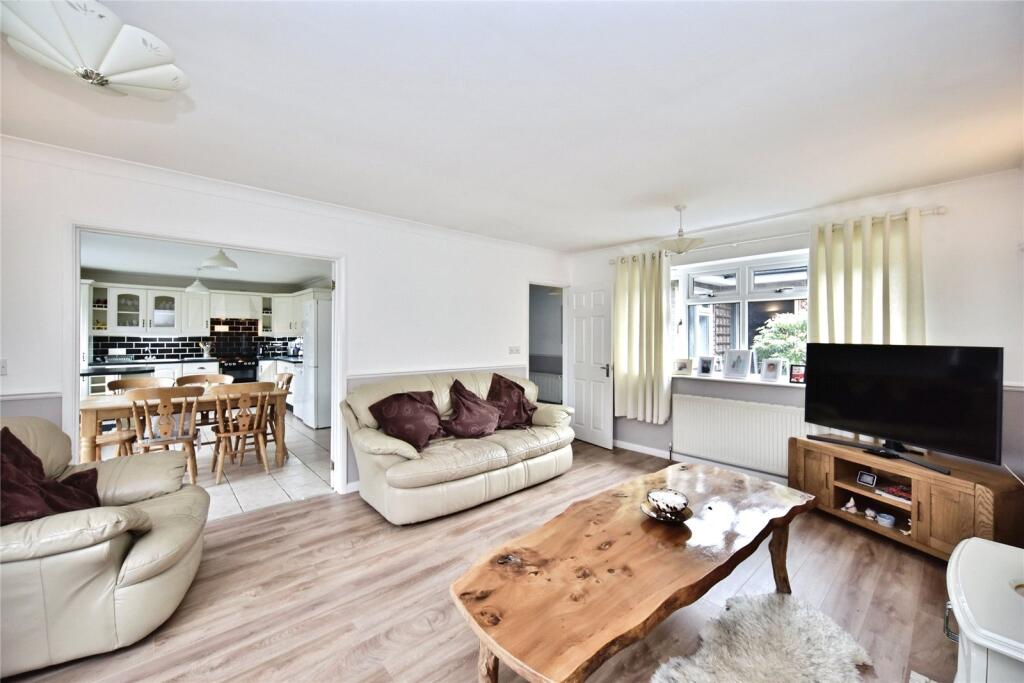 Seaside Avenue, Minster on Sea, Sheerness, ME12 photo 4