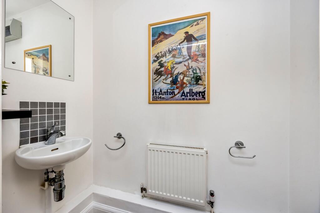 House in Horsham, North Heath, North Horsham - More
