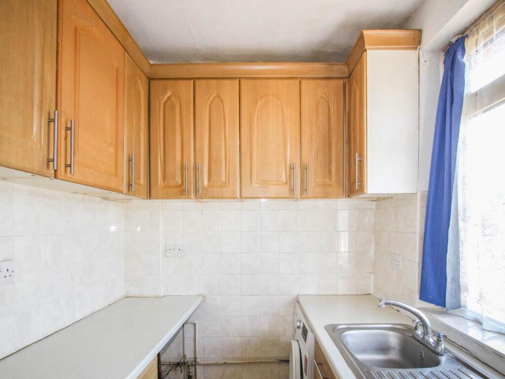 Apartment in Southall - View 5